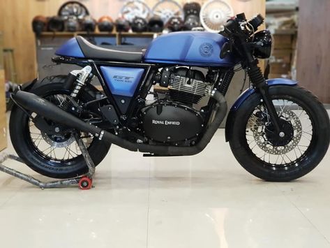 Modified RE Continental GT650 Looks Hot With Matte Blue Paintjob Gt 650 Modified, Royal Enfield Blue, Continental Gt650, Continental Gt 650, Royal Enfield Wallpapers, Gt 650, Royal Enfield Modified, Custom Bikes Cafe Racers, Cafe Racer Parts