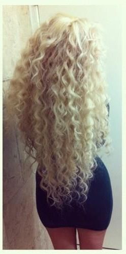 Platinum blonde curls!! Xoxo Long Curly Blonde Hair, Pretty Curls, Blonde Weave, Curly Blonde Hair, Hair Goal, Blonde Curly Hair, Blonde Curls, Super Long Hair, Platinum Blonde Hair