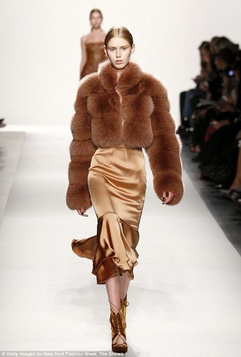 Olivia Palermo makes a rare fashion misstep at Jonathan Simkhai show Fur Coat Model, Fashion Runway 2024, Fur Outfits Women, Fur Runway, Luxury Fur Coat, Slavic Dolls, Fur Clothes, Silk Outfits, Fur Outfit