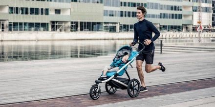 Thule Chariot, Dad Advice, Jogging Stroller, Baby Jogger, Parenting Guide, Urban Life, Parenting Humor, City Streets, New Parents