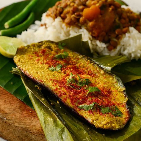 Begun Paturi: Traditional Bengali Recipe with A Flavorful Mustard Paste - My Tasty Curry Bengali Food Recipe, Banana Leaf Food, Indian Eggplant, Bengali Dishes, Steamed Eggplant, Bengali Recipe, Egg Masala, Bengali Cuisine, Bengali Recipes