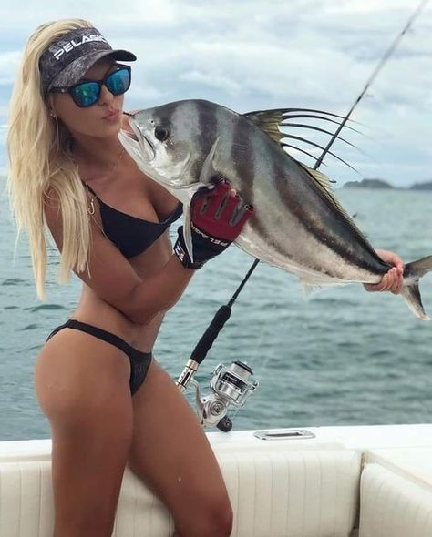 Fishing Women, Fishing Girls, Catching Fish, Gone Fishing, Going Fishing, Trout Fishing, Fishing Outfits, Kayak Fishing, Saltwater Fishing