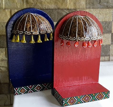 Cardboard Mandir Design, Diy Mandir Ideas, Ganpati Craft, Jharokha Decor Diy, Ganpati Decoration At Home Unique, Coconut Shell Crafts, Thali Decoration Ideas, Ganpati Decoration At Home, Wooden Home Decor