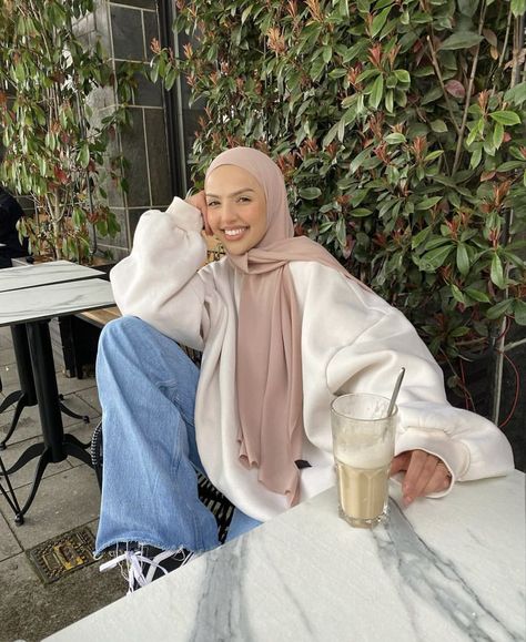 Aesthetic Hijabi Outfits, Muslim Girl Outfits, Hijabista Fashion, Estilo Hijab, Stile Hijab, Modern Hijab Fashion, Muslim Fashion Hijab Outfits, Muslim Outfits Casual, Hijab Style Casual