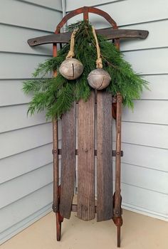 Sled & Sleigh Bell's Winter Porch Decor, Ideas Decoracion Navidad, Sled Decor, Rustic Winter Decor, Wooden Sled, Christmas Sled, Winter Porch, Sweater Mittens, Christmas Front Porch