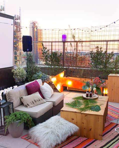 ispydiy_rooftopmovienigh9 Rooftop Party Decorations, Rooftop Party Ideas, Rooftop Decor, I Spy Diy, Terrace Decor, Rooftop Party, Rooftop Patio, Have Inspiration, Rooftop Garden