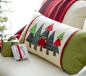 Sewing Pillows Decorative, Xmas Pillows, Seasonal Pillows, Christmas Sewing Projects, Pillow Projects, Tree Pillow, Christmas Pillows, Christmas Cushions, Sewing Pillows