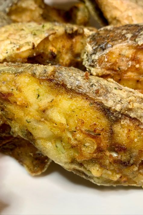 Learn how to fry a crispy on the outside, yet fluffy on the inside fish. Croaker Fish, Fried Fish Recipe, African Snacks, Rice Side Dish Recipes, Rice Side, Fried Fish Recipes, Rice Side Dishes, Fish Recipe, Fish Curry