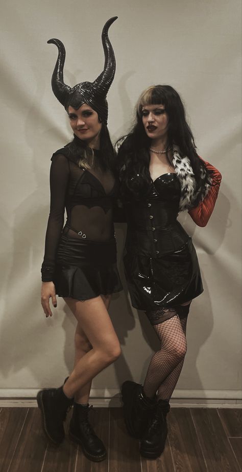 #halloween #2022 #22 #disney #duo #halloweencostume #costume #cruella #deville #cruelladeville #cruellamakeup #maleficent #maleficentmakeup #makeup #evil #villain #disneyvillain #aesthetic #eyeliner #cosplay #horns #black #white #red Villain Duo Costumes, Aesthetic Eyeliner, Cosplay Horns, Duo Costumes, Cruella Deville, Disney Villain, Halloween 2022, Maleficent, Disney Villains