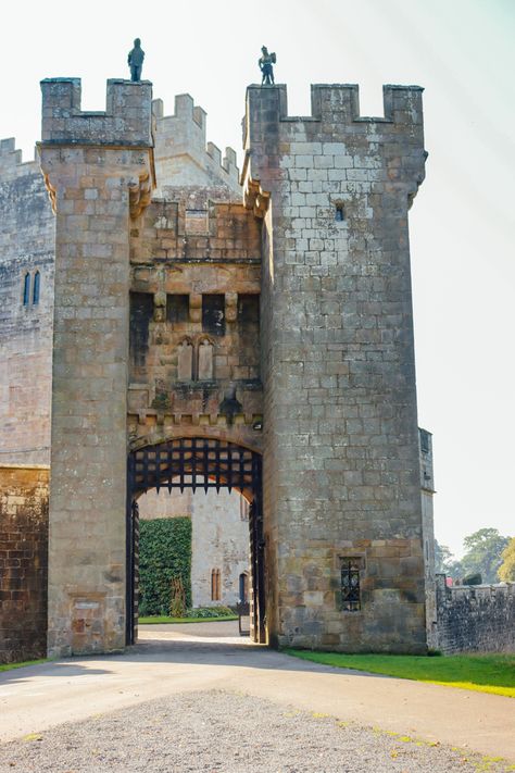 Breathtaking Architecture, Medieval Aesthetics, Peles Castle, English Architecture, Castle Gate, Summer Wind, English Castles, Castles In England, Medieval Gothic