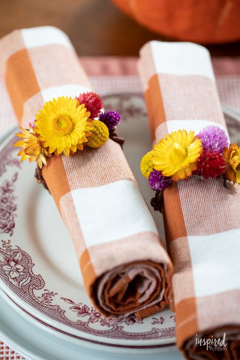 Beautiful Dining Room Table, Flower Napkin Rings, Inspired By Charm, Clothes Organization Diy, Entertaining Decor, Ring Tutorial, Unique Fall, Fall Tablescapes, Napkin Ring