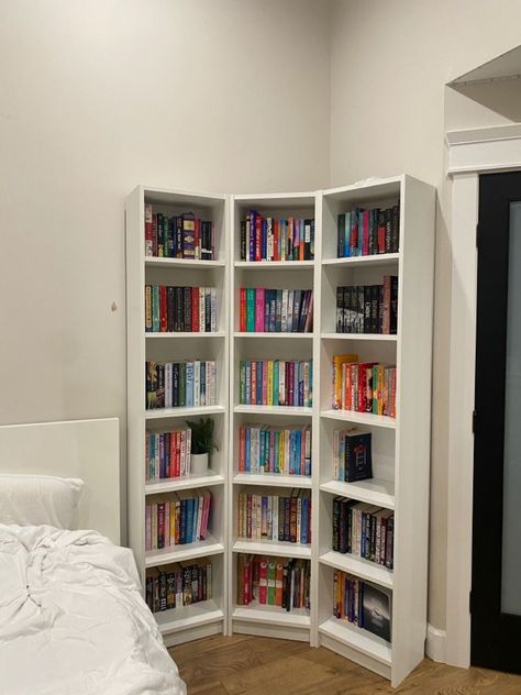 Tall Bookshelves In Bedroom, Book Case In Bedroom Ideas, Pretty Book Shelves, Small Bedroom Ideas Bookshelves, Bedroom Inspo Bookshelf, Aesthetic Bookshelf Ideas Bedroom, Bookshelves In Room, Small Bedroom Bookshelves, Bookshelf Room Aesthetic