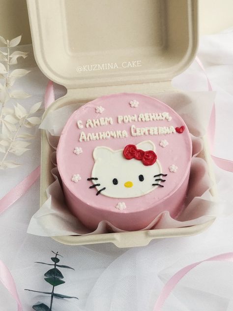 Sanrio Lunchbox Cake, Hello Kitty Cake Design, Kue Hello Kitty, Bento Box Cake, Computer Cake, Cake Hello Kitty, Almond Crescent Cookies, Big Birthday Cake, Hello Kitty Birthday Cake