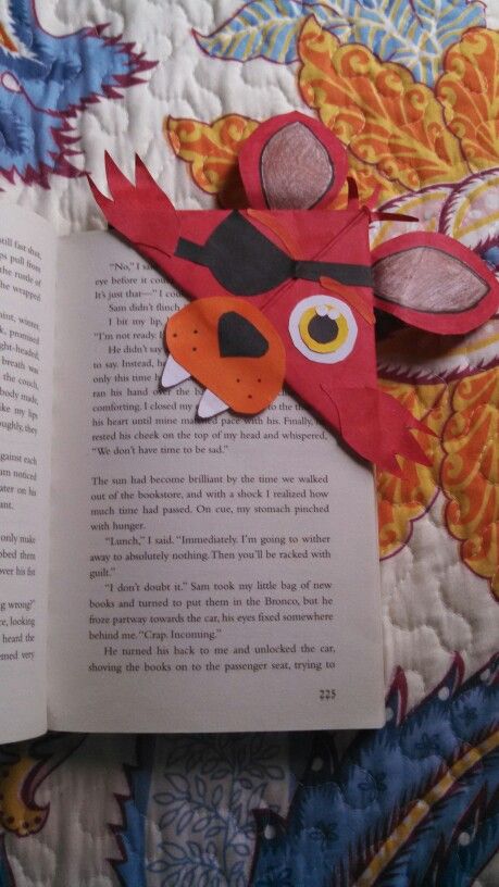 Fnaf foxy bookmark Fnaf Crafts Diy Ideas, Fnaf Room Decor Diy, Fnaf Themed Bedroom, Fnaf Crafts Diy, Fnaf Room Ideas, Fnaf Crafts, Fnaf Foxy, Fnaf Sister Location, Night Vale