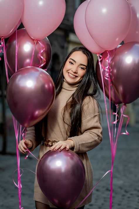 Fotos con globos Birthday Balloons Pictures, Birthday Party Photography, Cute Birthday Pictures, Its A Girl Balloons, Persian Art Painting, Sisters Photoshoot, Bride Bachelorette, Fun Photoshoot, Elegant Birthday