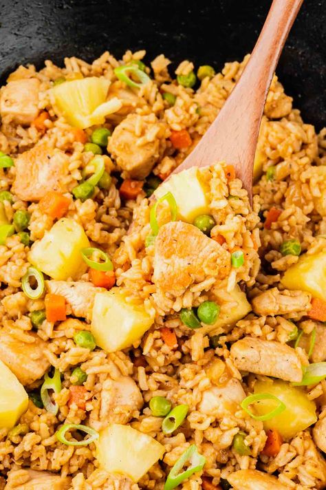 Pineapple Fried Rice Easy, Easy Healthy Chicken Fried Rice, Hawaiian Chicken Fried Rice, Chicken Fried Rice With Pineapple, Chicken Pineapple And Rice Recipes, Pineapple Fried Rice Recipe Chicken, Pineapple Chicken With Rice, Chicken Pineapple Stir Fry, Chicken And Pineapple Recipes