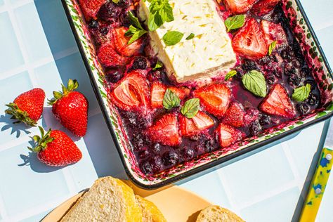 Berry Salad Recipe, Greek Flatbread, Strawberry Feta Salad, Strawberry Feta, Cheese Block, Feta Pasta Salad, Easy Flatbread, Hummus And Pita, Healthy Eating Meal Plan