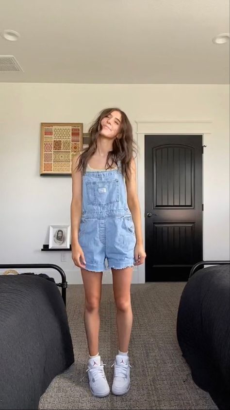 Summer Overall Outfits, Overalls Outfit Short, Overalls Outfit Aesthetic, Overall Shorts Outfit, Outfits Men Summer, Outfits Aesthetic Summer, Vintage Summer Outfits, Aesthetic Summer Outfits, Stylish Tips