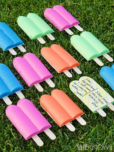 Use Pool Noodles to make popsicle invitations - so cute! Pool Noodle Popsicle, Noodle Crafts, Carrot Noodles, Noodles Ideas, Pool Noodle Crafts, Popsicle Party, Wooden Craft Sticks, Sofia Party, Cardboard Craft