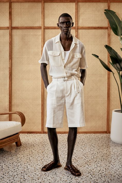 Todd Snyder - Spring 2024 Menswear https://www.vogue.com/fashion-shows/spring-2024-menswear/todd-snyder/slideshow/collection#3 50s Photos, Holiday Outfits Summer, 2024 Menswear, Guayabera Shirt, Resort Outfit, Todd Snyder, Tuxedo Dress, Pleated Trousers, Summer 24