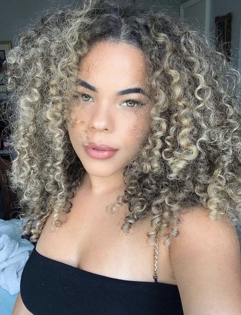 Ash Blonde Hair Curly, Ashy Blonde Curly Hair, Pecan Hair Color, Curly Ash Blonde Hair, Chunky Blonde Highlights Curly Hair, Ash Blonde Highlights Curly Hair, Ash Blonde Curly Hair, Herringbone Highlights, Fix My Curls