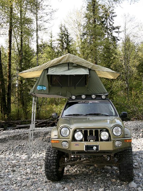 Con Carpita Jeep Liberty Lifted, Jeep Camper, Jeep Liberty Renegade, Classical Cars, Motorcycle Camping Gear, Jimny Suzuki, Badass Jeep, Jeep Camping, Jeep Mods