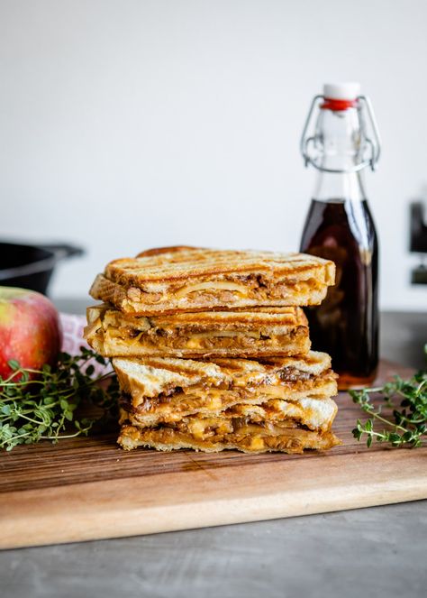 Bacon Panini, Vegetarian Sandwich Recipes, Vegan Sandwiches, Tempeh Bacon, Panini Recipes, Cooking Stuff, Grilled Cheese Sandwiches, Vegetarian Sandwich, Grilled Cheese Recipes