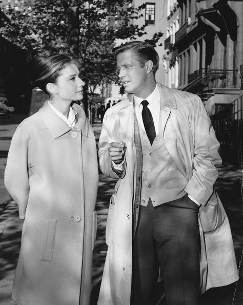 Audrey Hepburn and George Peppard photographed together during the production of Breakfast at Tiffany’s, in NYC, New York, November 1960. George Peppard, Audrey Hepburn Quotes, Holly Golightly, Audrey Hepburn Style, Carla Bruni, Breakfast At Tiffany's, Breakfast At Tiffanys, British Actresses, Golden Age Of Hollywood