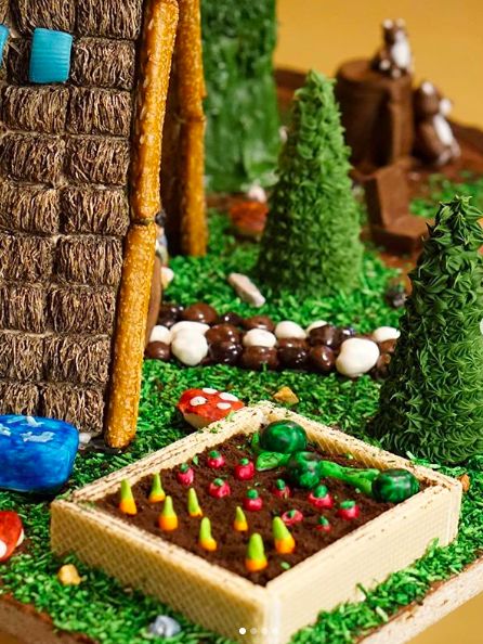 Gingerbread House Playground, Garden Gingerbread House, Gingerbread House Farm, Gingerbread House Creative Ideas, Gingerbread Landscape, Farm Gingerbread House, Fun Gingerbread House Ideas, Gingerbread Village Ideas, Pretzel House