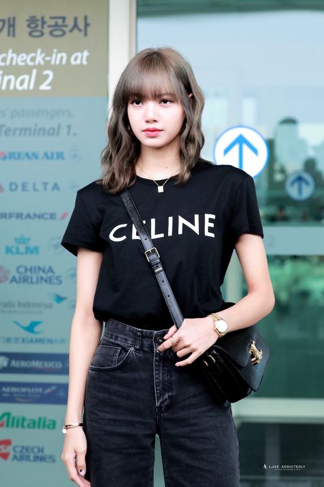 LISA — AIRPORT #Lisa #LalisaManoban #Blackpink Celine Tshirt, Cosplay Sakura, Lisa Lalisa, Lisa Bp, Lisa Blackpink Wallpaper, Tshirt Outfits, Kim Jisoo, Blackpink Photos, Sakura Haruno