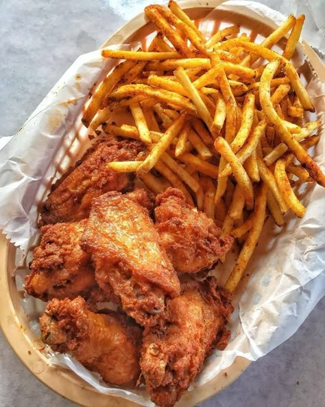 pinterest: @TRUUBEAUTYS💧 Fast Food Items, God Mat, Food Goals, Unhealthy Food, Food Obsession, French Fries, Pretty Food, Food Cravings, I Love Food