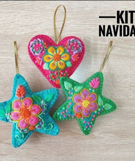 Mexican Felt Crafts, Mexican Felt Ornaments, Mexican Felt Ornaments Diy, Felt Hearts Crafts, Mexican Embroidery Designs, Mexican Christmas Decorations, Felt Crafts Patterns, Mexican Christmas, Mexican Embroidery