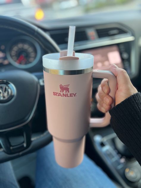 Pink Stanley Aesthetic, Stanley Water Bottle Aesthetic, Stanley Pink Cup, Light Pink Stanley Cup, Aesthetic Stanley Cup, Pink Stanley Cup Aesthetic, Hydo Flask, Stanley Cup Pink, Stanley Cup Aesthetic