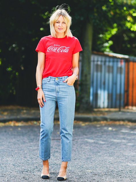 BE inspired!  **more pins -->   https://www.pinterest.com/yumehub/pins/    **instagram @yumehub   || fashion street style || Red Tshirt Outfit, Popular Graphic Tees, Graphic Tshirt Outfit, Tee Outfits, Tshirt Outfit, Coke Cola, Graphic Tee Outfits, Clothes Casual, Heart Fashion