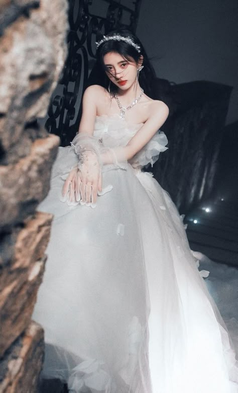 Wedding Dresses For Girls, Photoshoot Concept, Pretty Prom Dresses, Uzzlang Girl, Fantasy Dress, Event Dresses, Ball Dresses, Ulzzang Girl, Aesthetic Girl