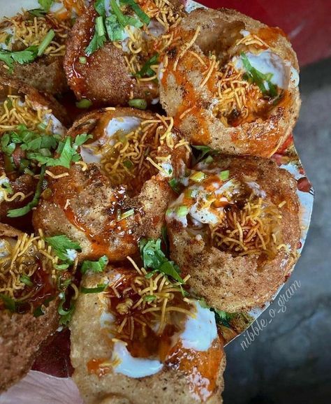 Bengali Street Food, Fuchka Street Food, Bengali Snacks, Food Bengali, Vegetarian Street Food, Indian Food Items, World Street Food, Indian Fast Food, Desi Street Food