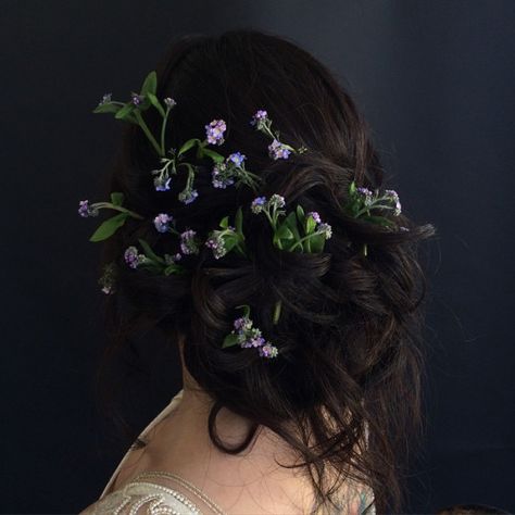 Dainty Hairstyles, Sharra Arryn, Skeleton Queen, Ethereal Hair, Seelie Court, Margaery Tyrell, Flowers In Her Hair, Fantasy Magic, Hair Reference