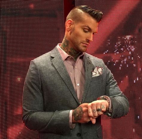 Corey Graves Corey Graves, High And Tight Haircut, Androgynous Hair, Hot Haircuts, Lucha Underground, Hairstyle Names, Men's Haircuts, Jeff Hardy, Hair Styles 2017