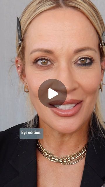 MIA | Hair & MUA on Instagram: "Dos N Donts of makeup for the over 40’s club — eye edition part 1.
What technique looks familiar to you? 
#over40s #makeuptutorial #antiagingmakeup #makeuptips #miamakeup" 40yr Old Makeup, Eye Makeup For Blue Eyes Over 40, Makeup Looks 40s, 40s Eye Makeup, 40 Yr Old Makeup, Eye Makeup For Green Eyes Over 40, Make Up For 35 Year Olds, Over 40s Makeup, Eye Makeup After 40