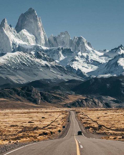 Patagonia Mountains, Patagonia Outdoor, Beautiful Roads, Patagonia Argentina, Mountain Wallpaper, Natural Park, Back Road, Beautiful Mountains, Travel Dreams