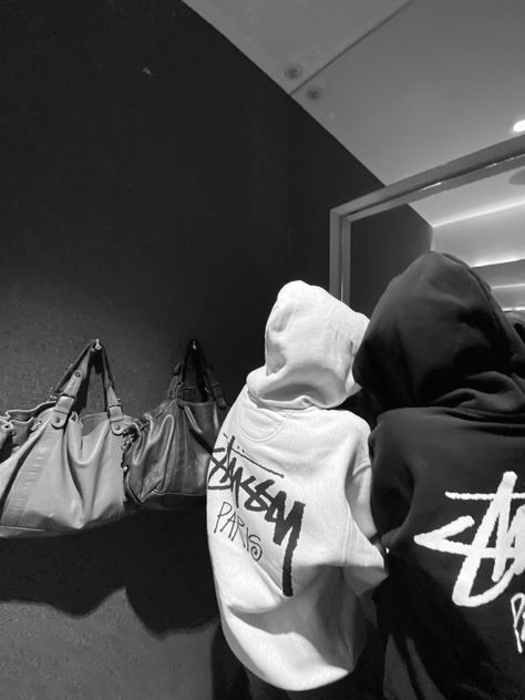 #aesthetic Couples Hoodies Aesthetic, White Hoodie Outfit, Stussy Men, Stussy Hoodie, Hoodies Aesthetic, Clean Life, Fotografi Vintage, Hoodie Aesthetic, Gray Aesthetic