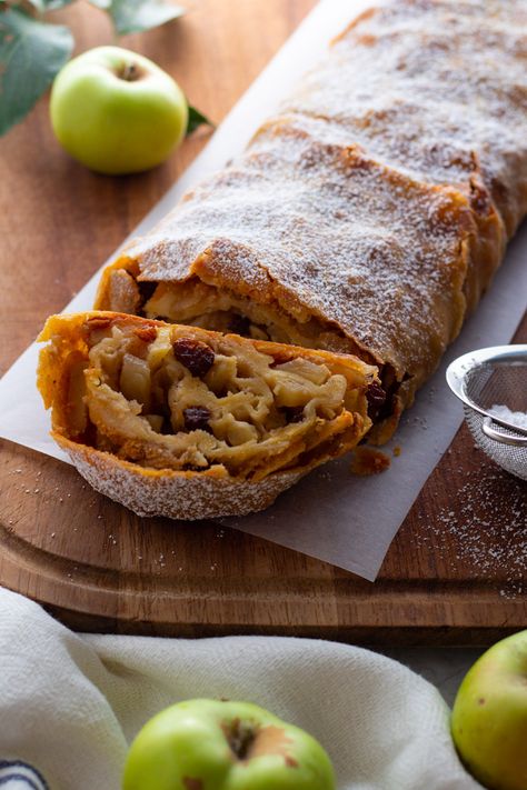 Strudel Cake, German Apple Strudel Recipe, German Apple Strudel, Oktoberfest Recipes, Apple Strudel Recipe, German Dessert, Strudel Recipes, German Desserts, German Baking