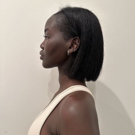 Natural Hair Journey Growth, Hair Growth Journey, Adut Akech, Short Relaxed Hairstyles, Pressed Natural Hair, Silk Press Natural Hair, Short Hair Black, Short Straight Hair, Big Chop