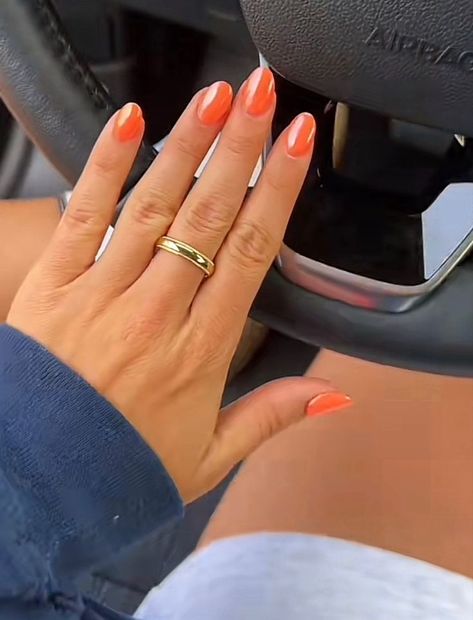 Tangerine Nail Color, Orange Chrome Acrylic Nails, Chrome Orange Nails, Summer Round Nails, Light Orange Nails, Orange Chrome Nails, Simple Prom Nails, Nails Spring Break, Orange Chrome