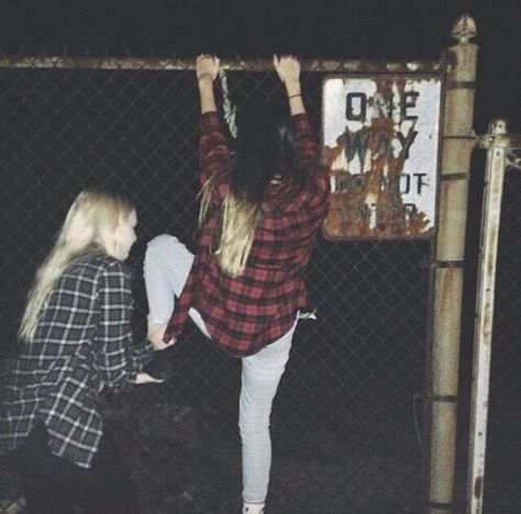 Fotografia Grunge, You Are My Moon, Crystal Castles, Tumblr Grunge, 2014 Tumblr, Need Friends, I'm With The Band, Alice In Chains