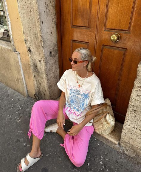 The Buon Viaggio tee on vacay in Rome with @amanda_mckinzie 💗🩵💖 Online in less than two days! ⏰ Colourful Summer Outfits, Rome Fits, Pink T Shirt Outfit, Vacay Poses, Playful Outfits, Hot Day Outfit, Beach Vibes Outfit, Colorful Summer Outfits, Graphic Tee Outfit