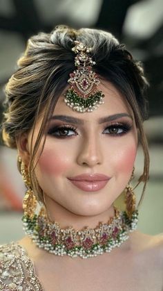 Hairstyles For Bride Long Hair, Wedding Hairstyles Bun Classy, Bride Hairstyles For Round Face, Celebrity Bridal Look, Party Wear Makeup Look, Party Makeup Looks Pakistani, Party Wear Hairstyle, Hairstyles Mehndi, Nikkah Makeup