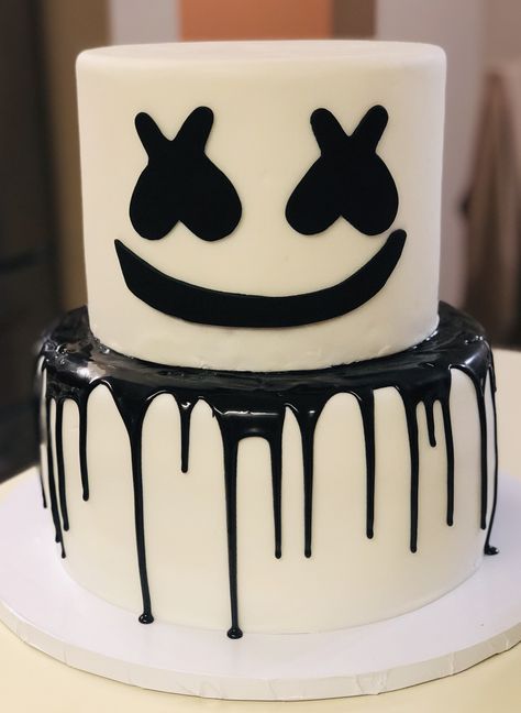 Marshmallow Man Cake, Marshmallow Dj Birthday Party Ideas, Marshmello Birthday Cakes, Marshmallow Birthday Cake, Marshmellow Birthday Party, Marshmello Cake, Marshmello Party Decoration, Dj Marshmallow Cake, Dj Marshmello Cake