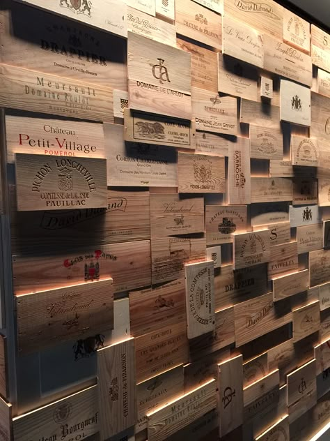 Vine Bar Ideas, Wine Crate Wall, Whiskey Cellar, Drinking Room, Bar Ideas Decor, Wine Box Ideas, Drinks Area, Wine Box Wall, Cave Vin