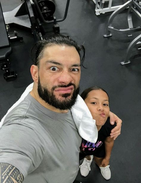 Roman Reigns Daughter, Roman Reigns Tattoo, Roman Reigns Family, Roman Reigns Smile, Roman Reigns Shirtless, Roman Reigns Wwe Champion, Joe Anoaʻi, The Shield Wwe, Wwe Superstar Roman Reigns